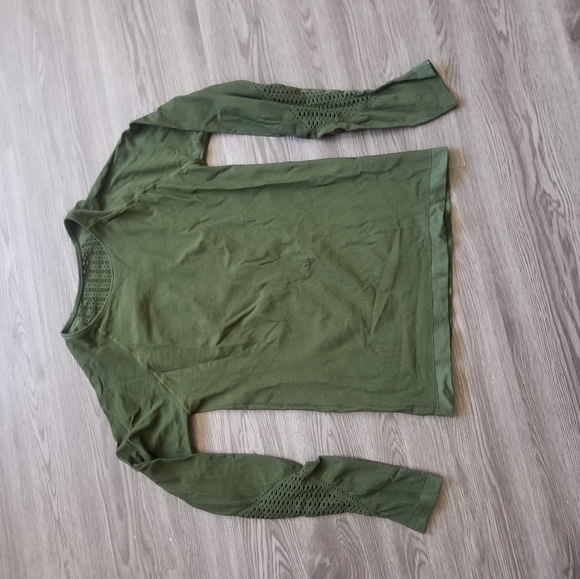 Fabletics green perforated LS shirt - Picture 1 of 4